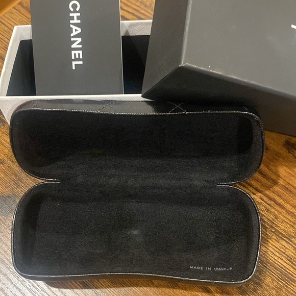 Authentic Brand new Round chanel sunglasses w/ metal & imitation pearls frame. - Picture 9 of 13